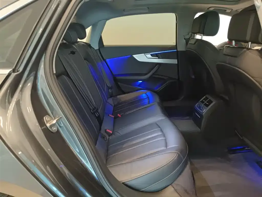 Audi A4L 2022 из CN, фото 7