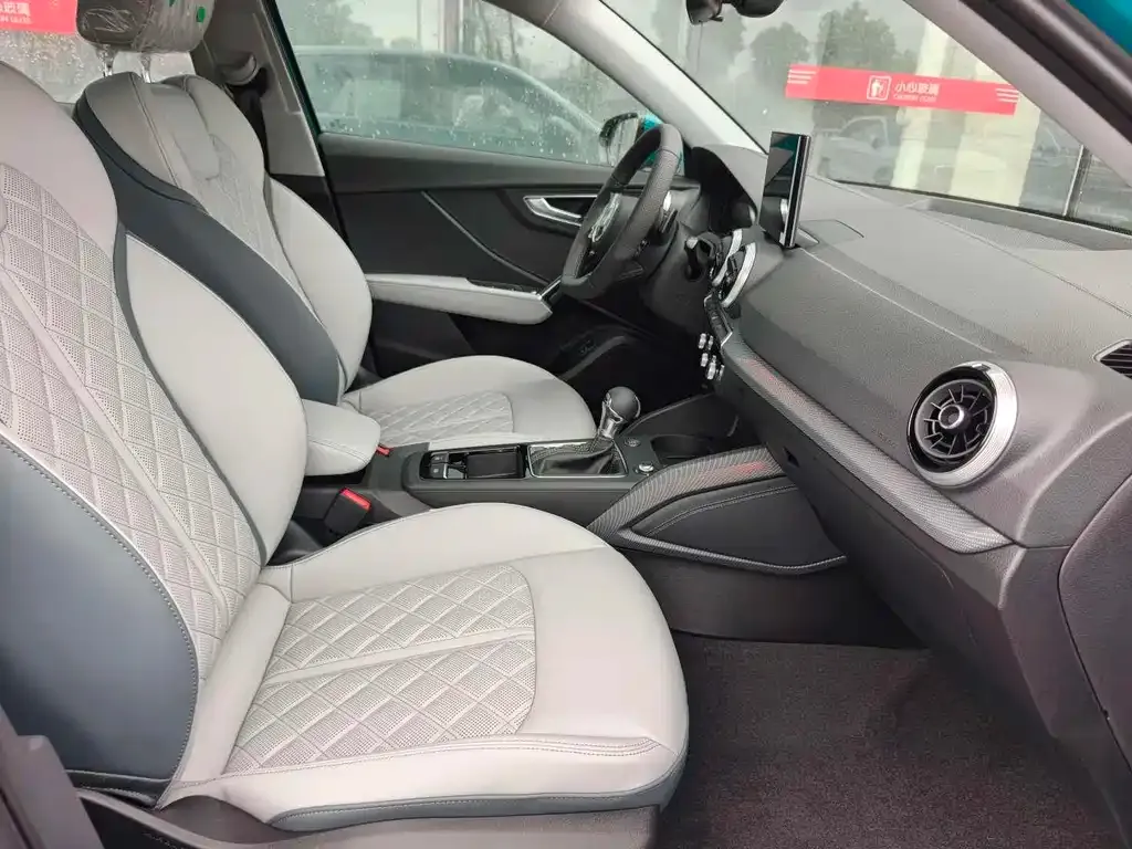 Audi Q2L 2025 из CN, фото 10