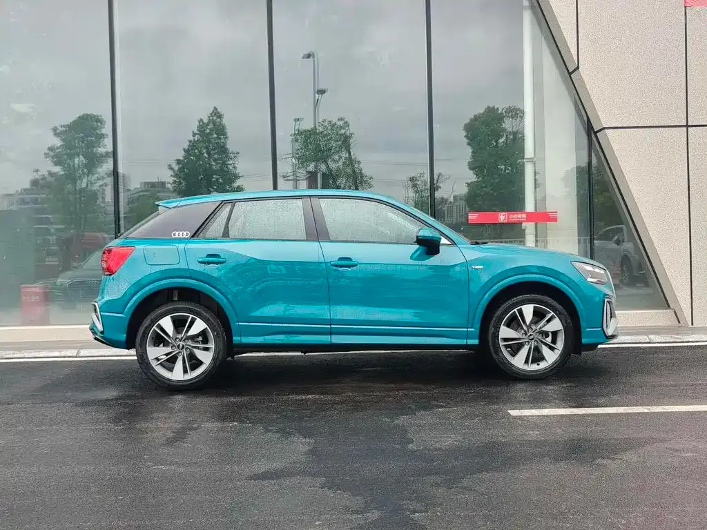 Audi Q2L 2025 из CN, фото 8