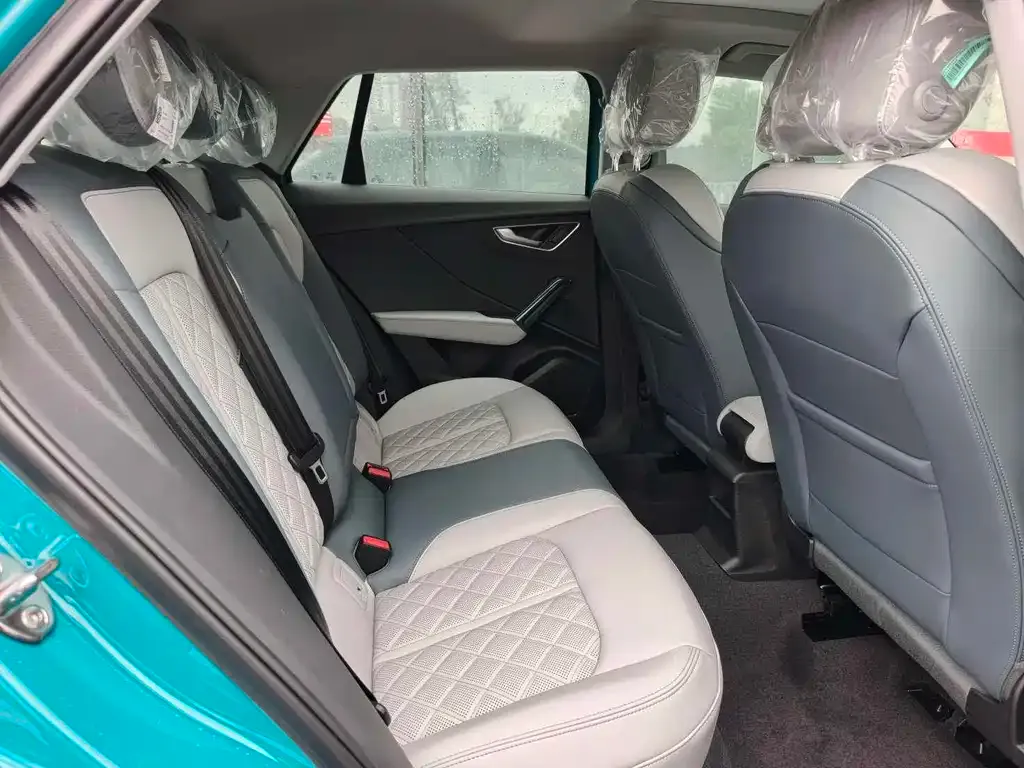 Audi Q2L 2025 из CN, фото 9