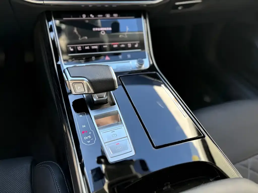 Audi A8 2023 из CN, фото 10