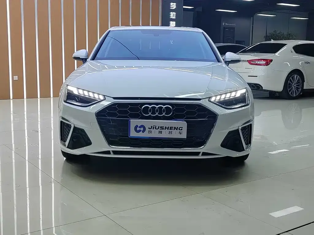 Audi A4L 2022 из CN, фото 2