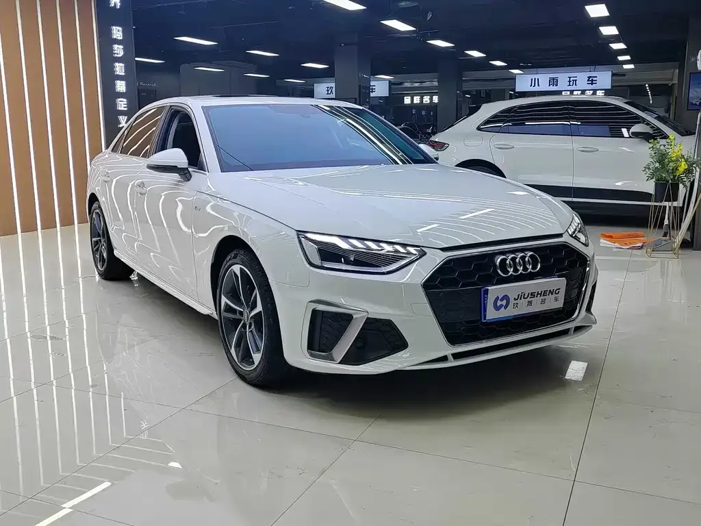 Audi A4L 2022 из CN, фото 3