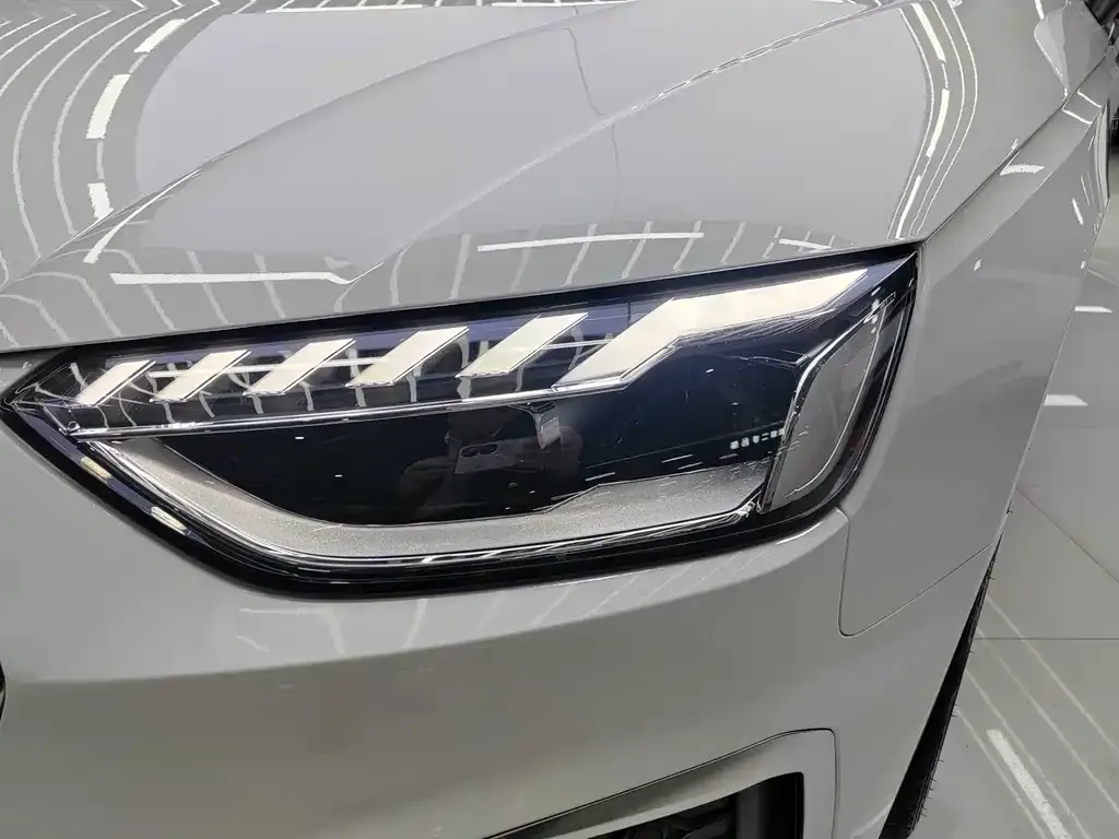 Audi A4L 2022 из CN, фото 4