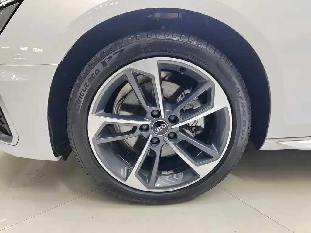Audi A4L 2022 из CN, фото 5