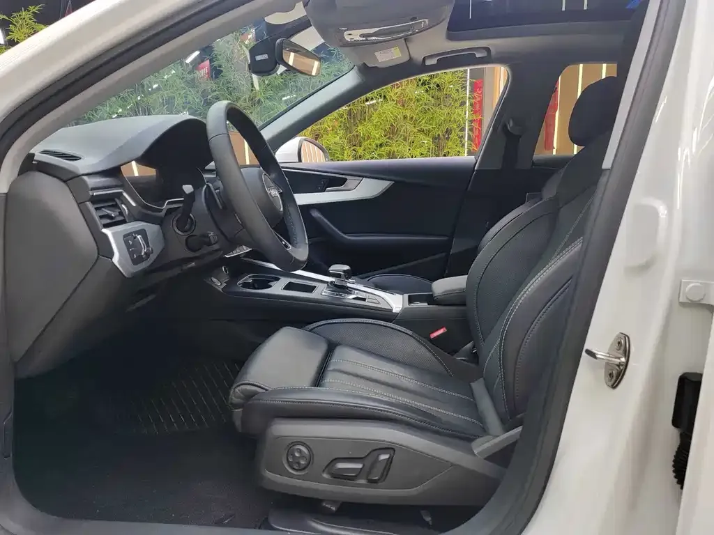 Audi A4L 2022 из CN, фото 6