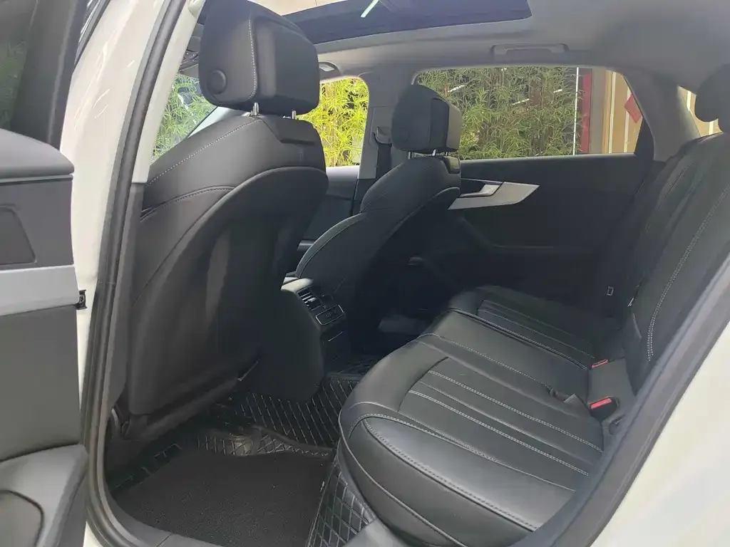 Audi A4L 2022 из CN, фото 9
