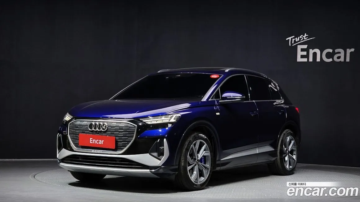Audi Q4 e-tron — фото 1