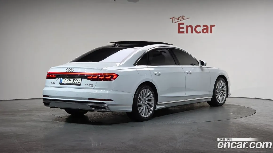 Audi A8 — фото 2