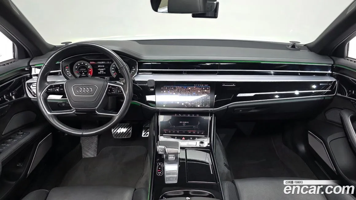 Audi A8 — фото 7