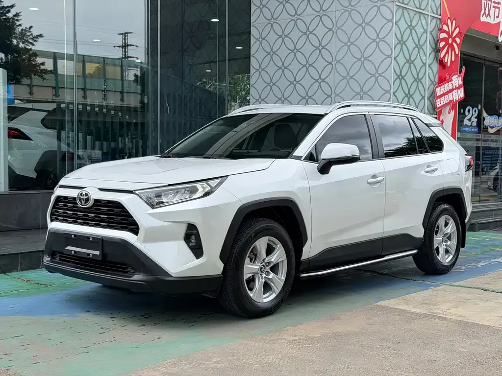Toyota RAV4 2024 из CN, фото 1