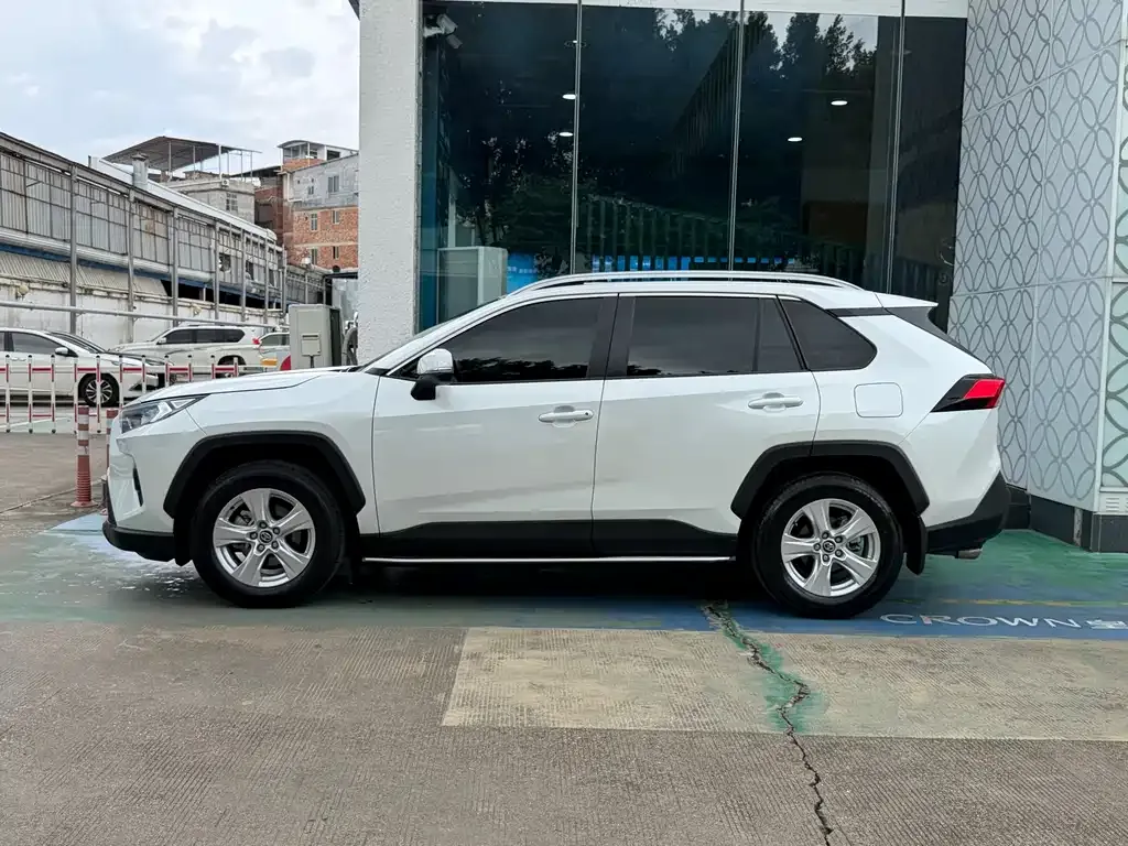 Toyota RAV4 2024 из CN, фото 3