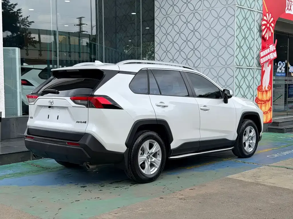 Toyota RAV4 2024 из CN, фото 4