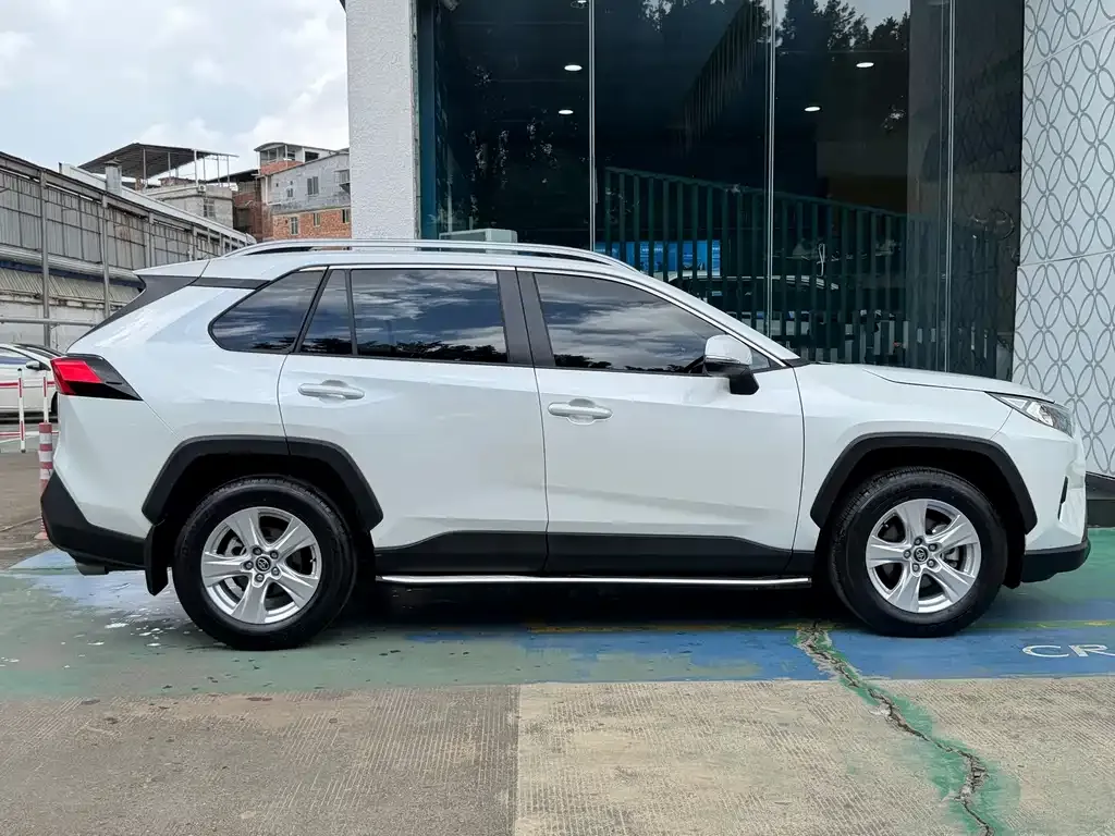 Toyota RAV4 2024 из CN, фото 6