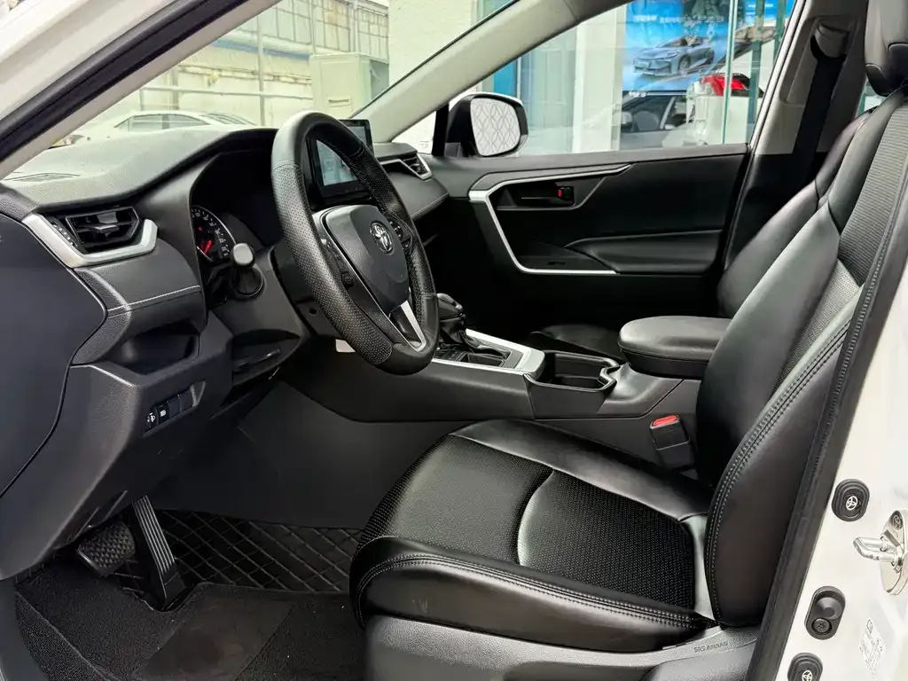 Toyota RAV4 2024 из CN, фото 9