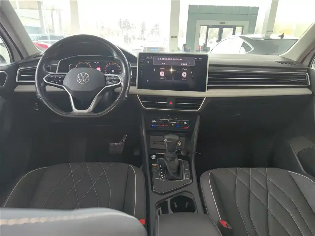 Volkswagen Tiguan L — фото 10