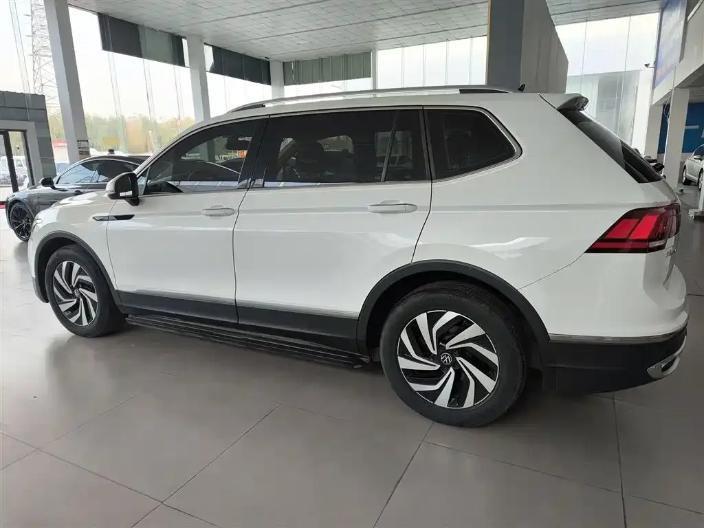 Volkswagen Tiguan L — фото 5