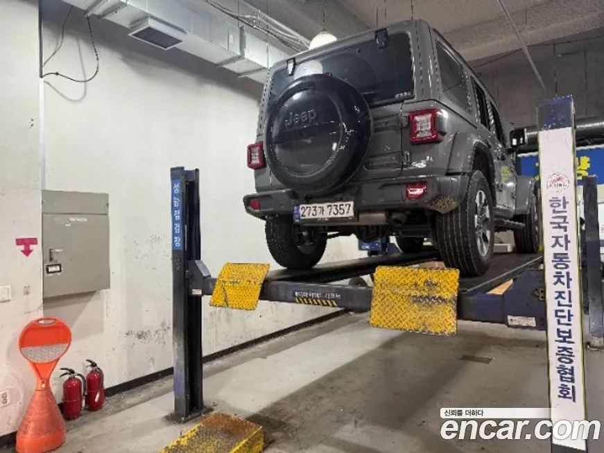 Jeep Wrangler 2023 из KR, фото 2