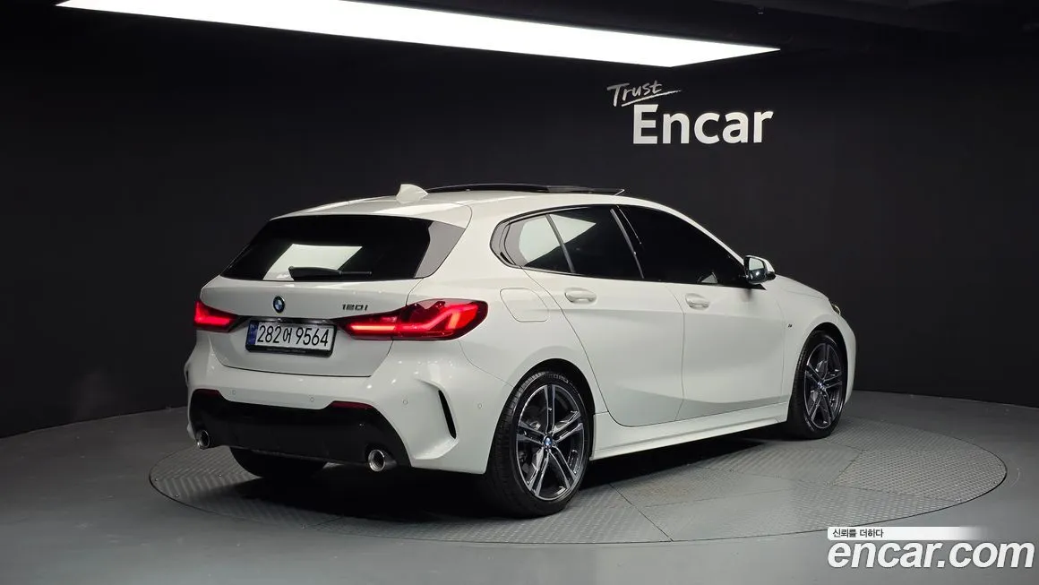BMW 1-Series 2023 из KR, фото 2