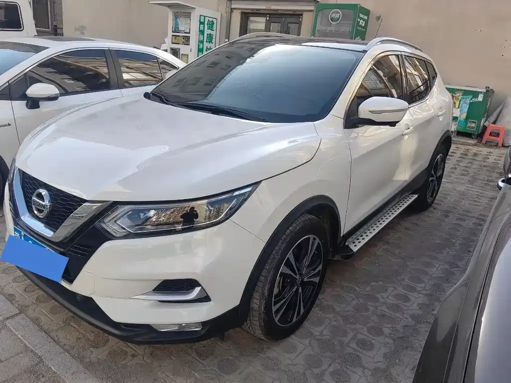 Nissan Qashqai — фото 1
