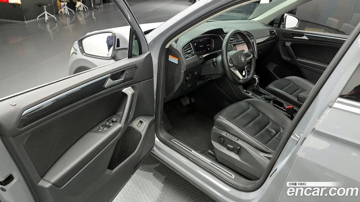 Volkswagen Tiguan — фото 10