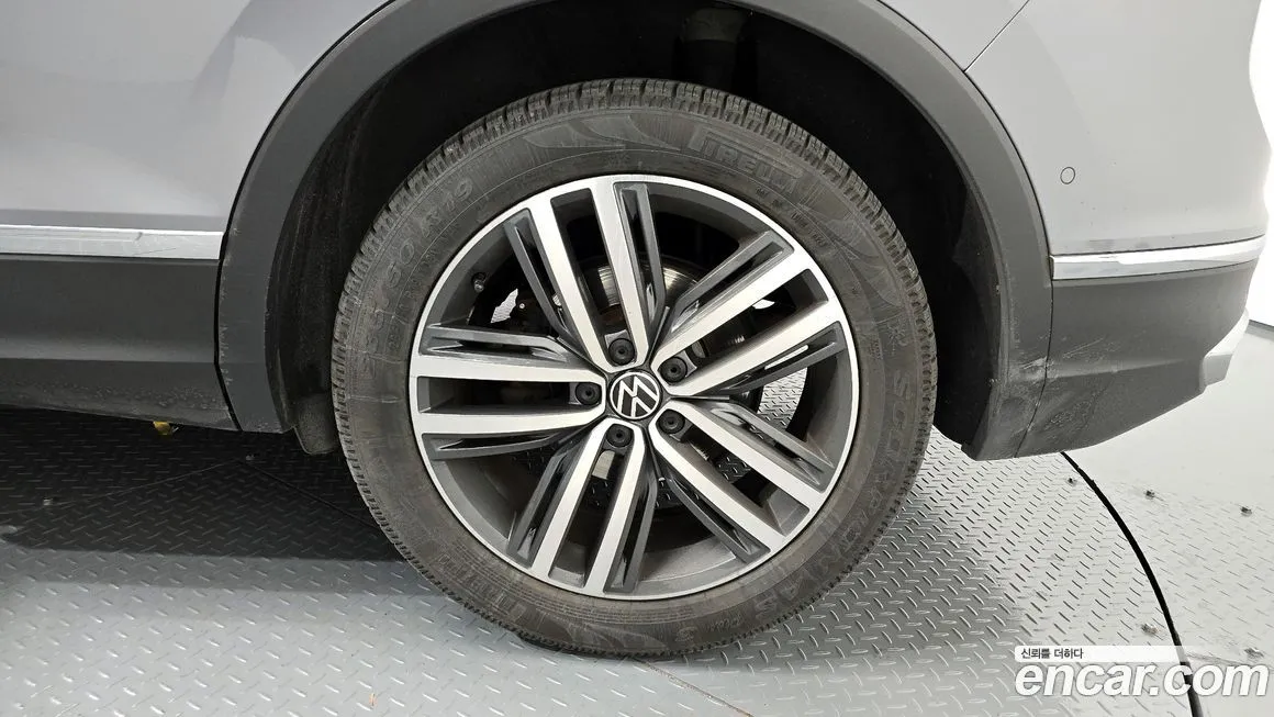 Volkswagen Tiguan — фото 5