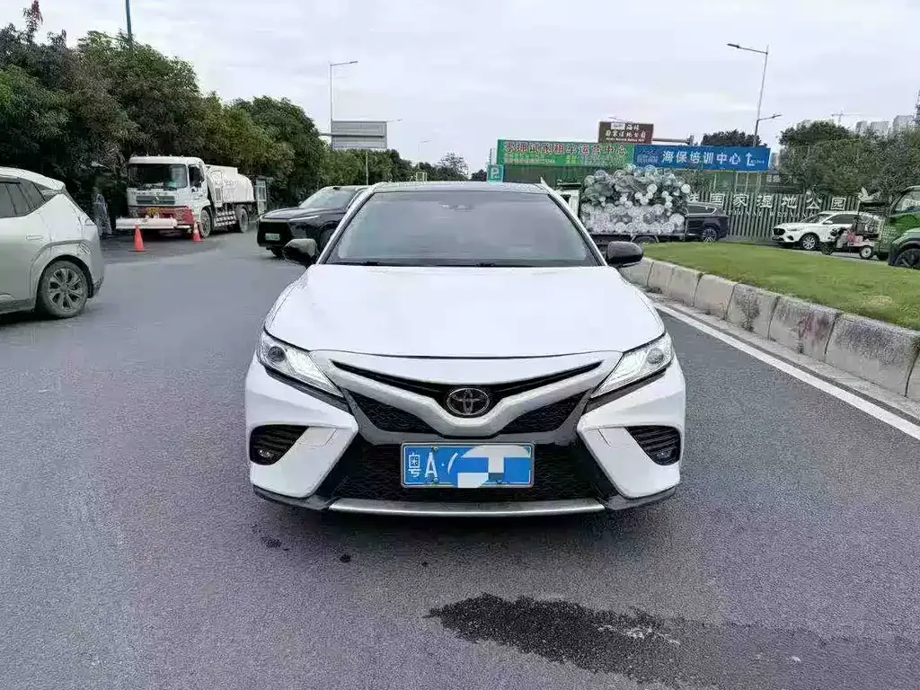 Toyota Camry 2021 из CN, фото 2