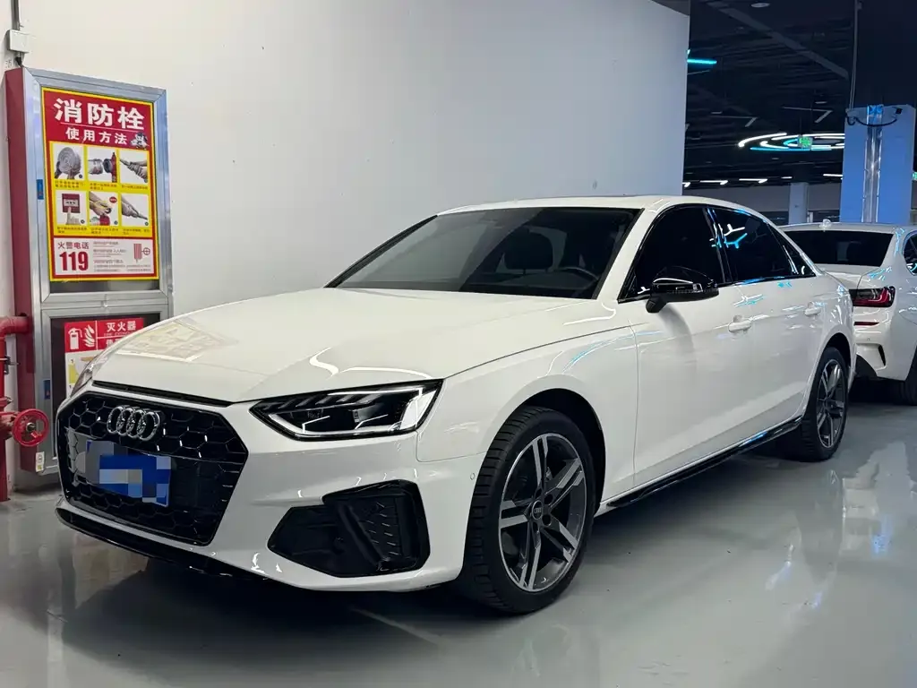 Audi A4L 2023 из CN, фото 1
