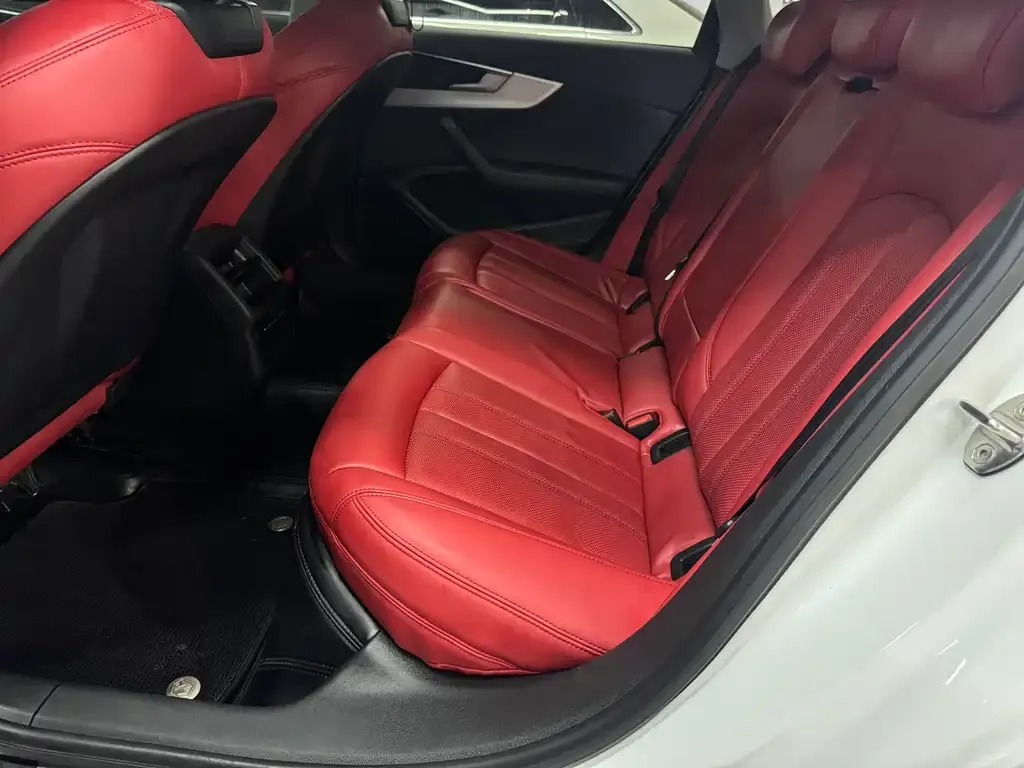 Audi A4L 2023 из CN, фото 10