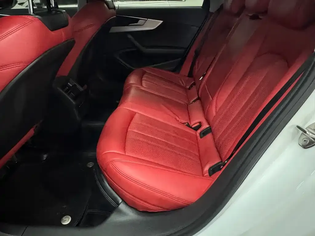 Audi A4L 2023 из CN, фото 9