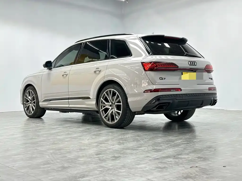 Audi Q7 2021 из CN, фото 3