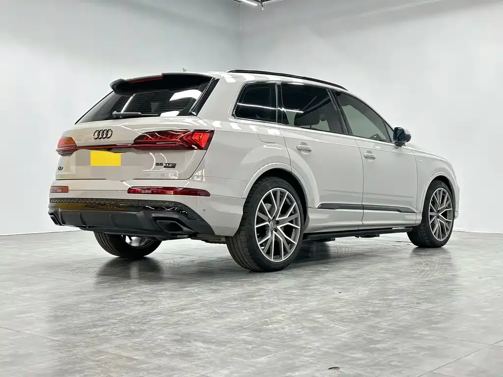 Audi Q7 2021 из CN, фото 5