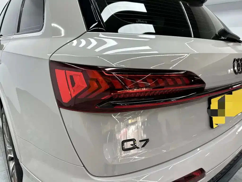 Audi Q7 2021 из CN, фото 7