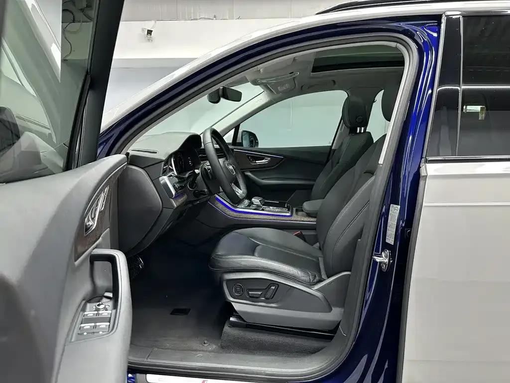 Audi Q7 2021 из CN, фото 8