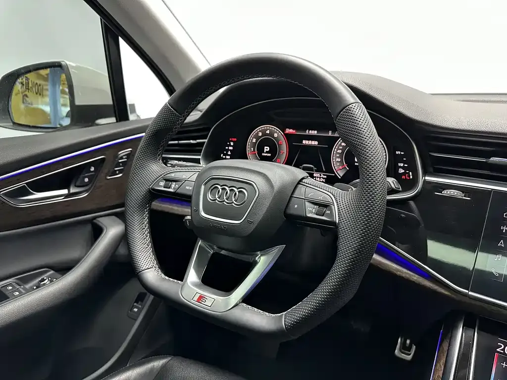 Audi Q7 2021 из CN, фото 9