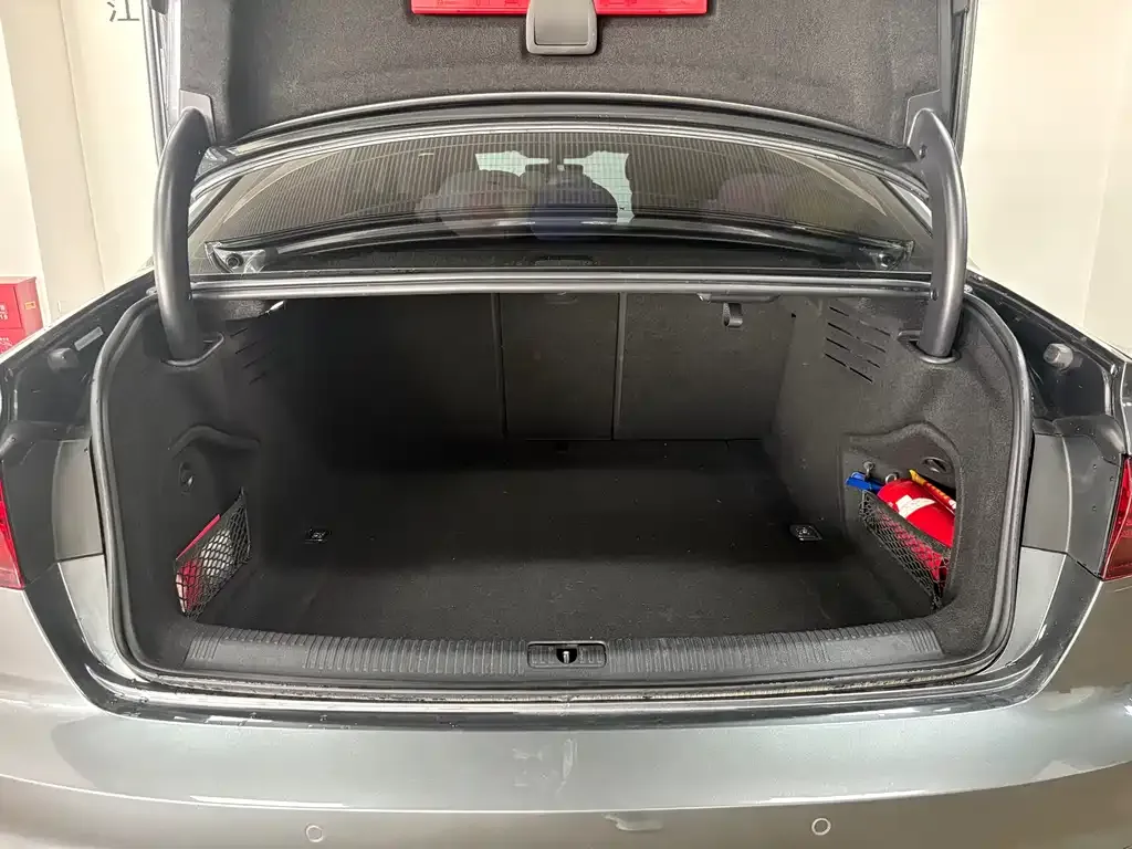 Audi A4L 2022 из CN, фото 6