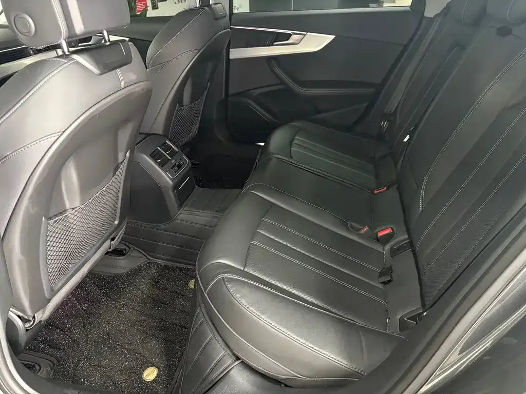 Audi A4L 2022 из CN, фото 7