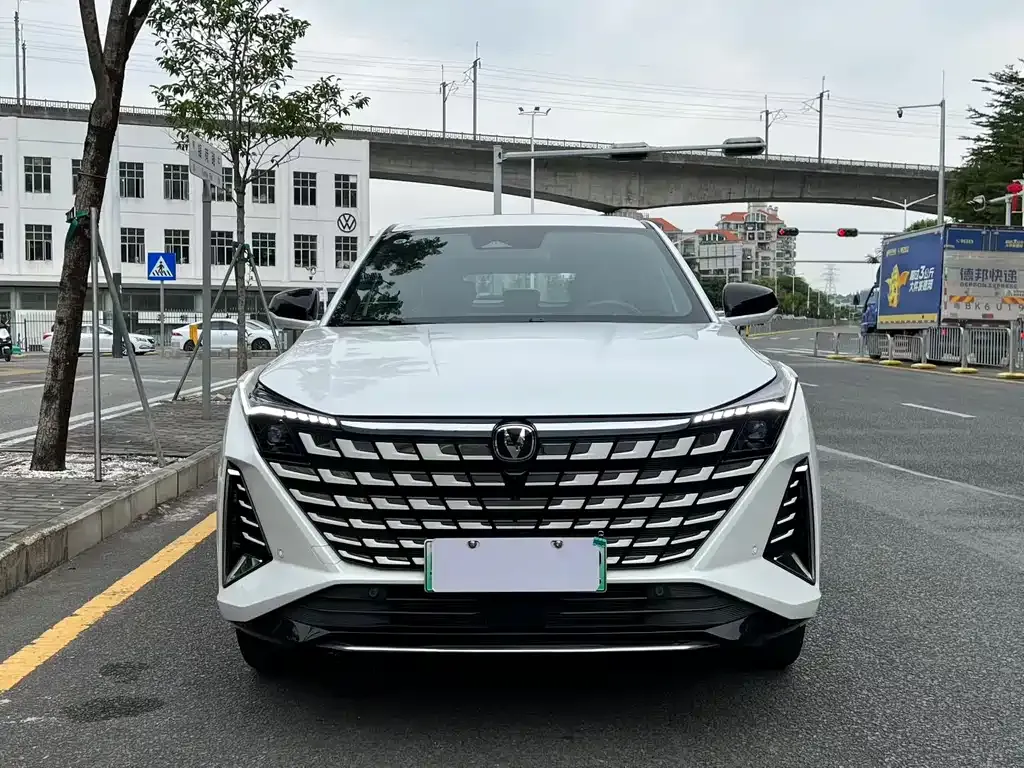 Changan UNI-Z New Energy 2024 из CN, фото 2