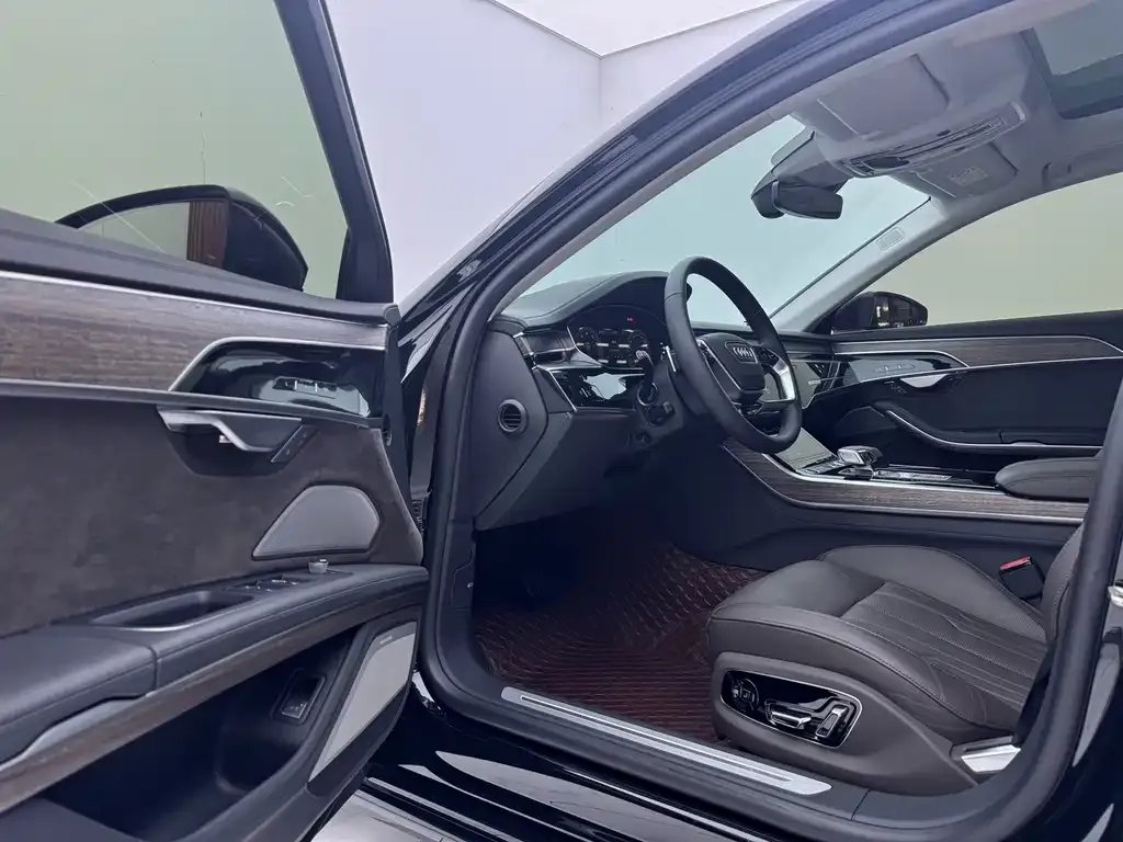 Audi A8 2021 из CN, фото 4