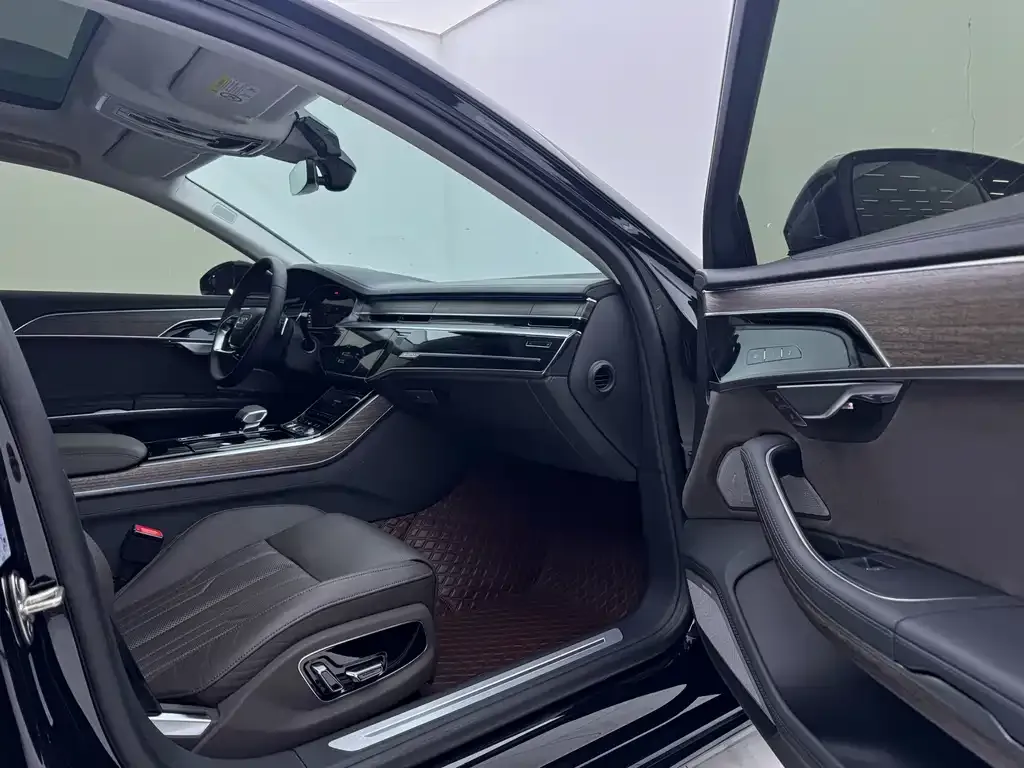 Audi A8 2021 из CN, фото 6