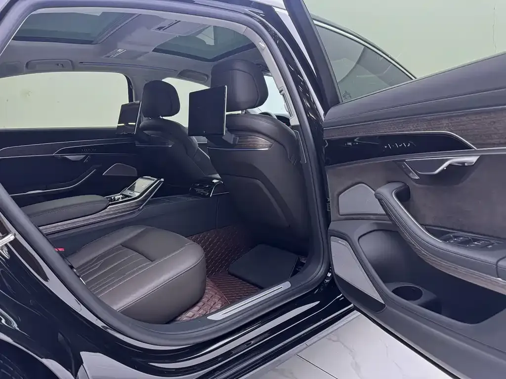 Audi A8 2021 из CN, фото 7