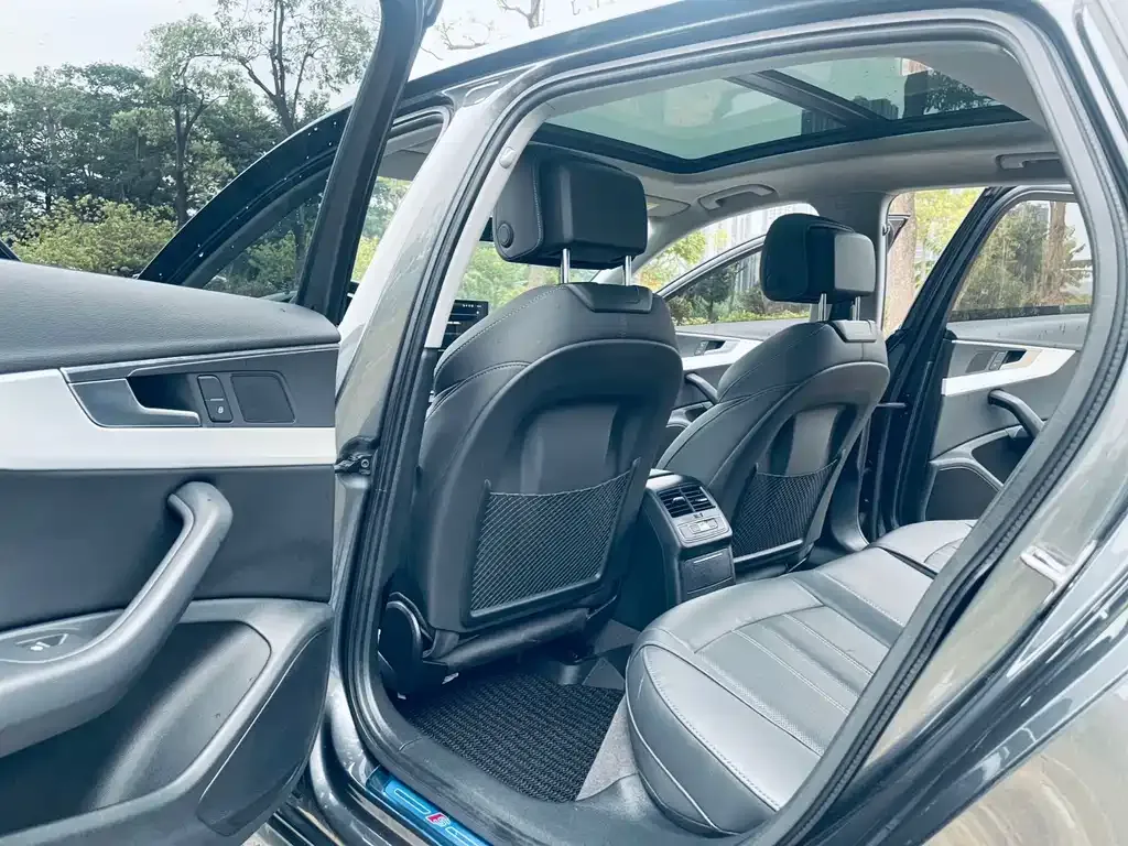 Audi A4L 2021 из CN, фото 10
