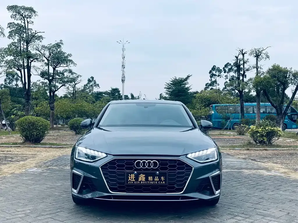 Audi A4L 2021 из CN, фото 2