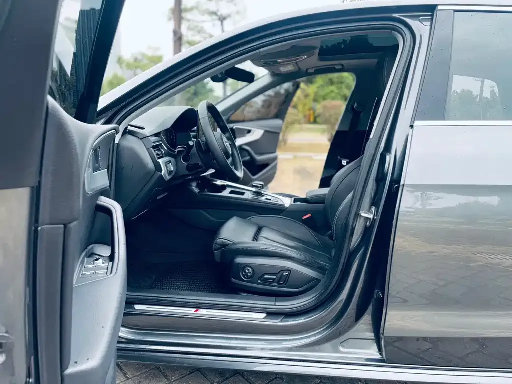 Audi A4L 2021 из CN, фото 7