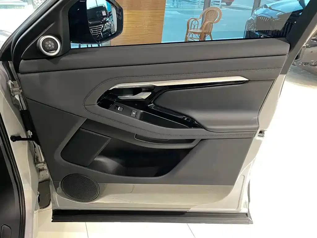 Land Rover Evoque 2023 из CN, фото 9