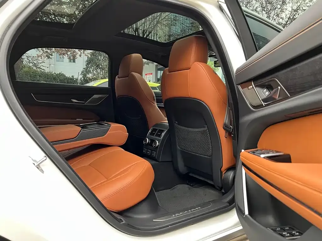 Jaguar XFL 2024 из CN, фото 9