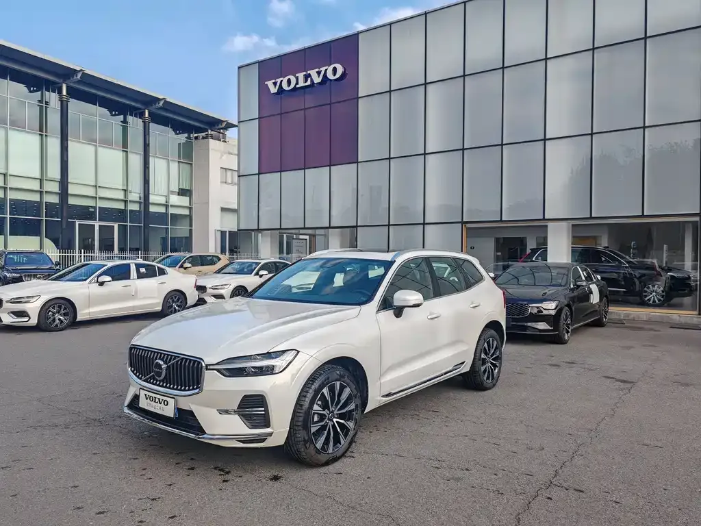 Volvo XC60 — фото 1