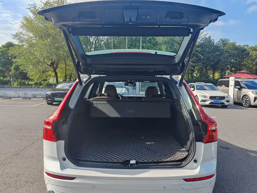 Volvo XC60 — фото 10