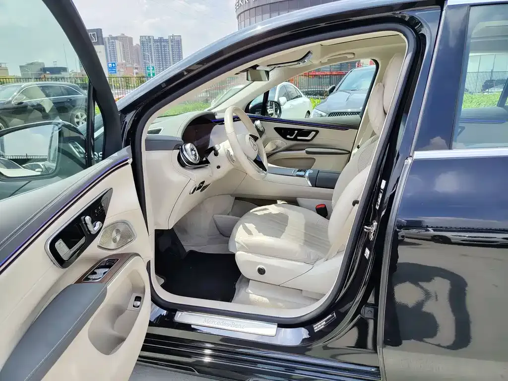 Mercedes-Benz EQS SUV — фото 5
