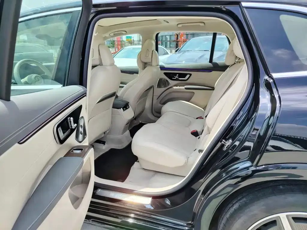 Mercedes-Benz EQS SUV — фото 9